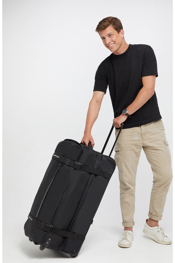 American Tourister Urban Track Duffle with Wheels M  Asphalt Black American Tourister Urban Track Duffle with Wheels M  Asphalt Black